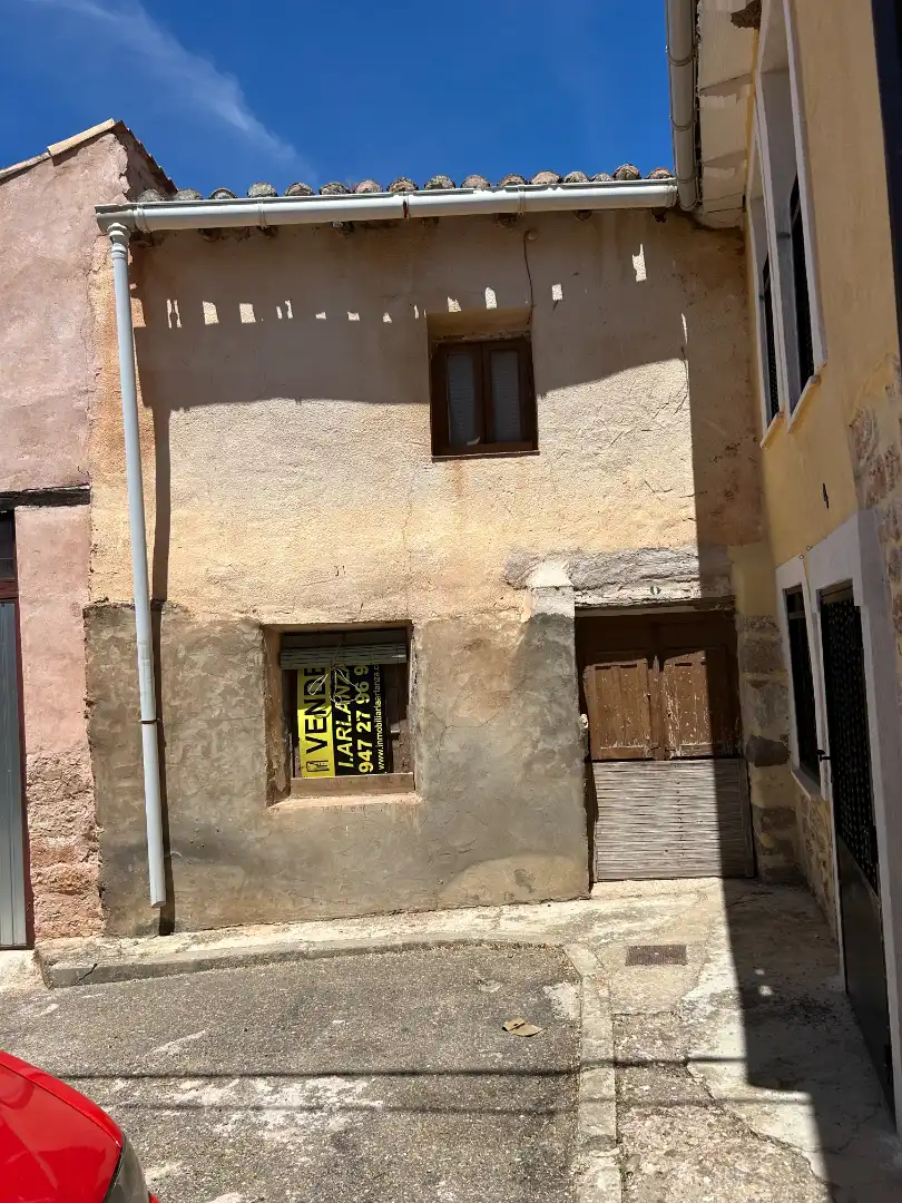 Vista exterior de Casa adosada en venda en Santa María del Campo amb Moblat
