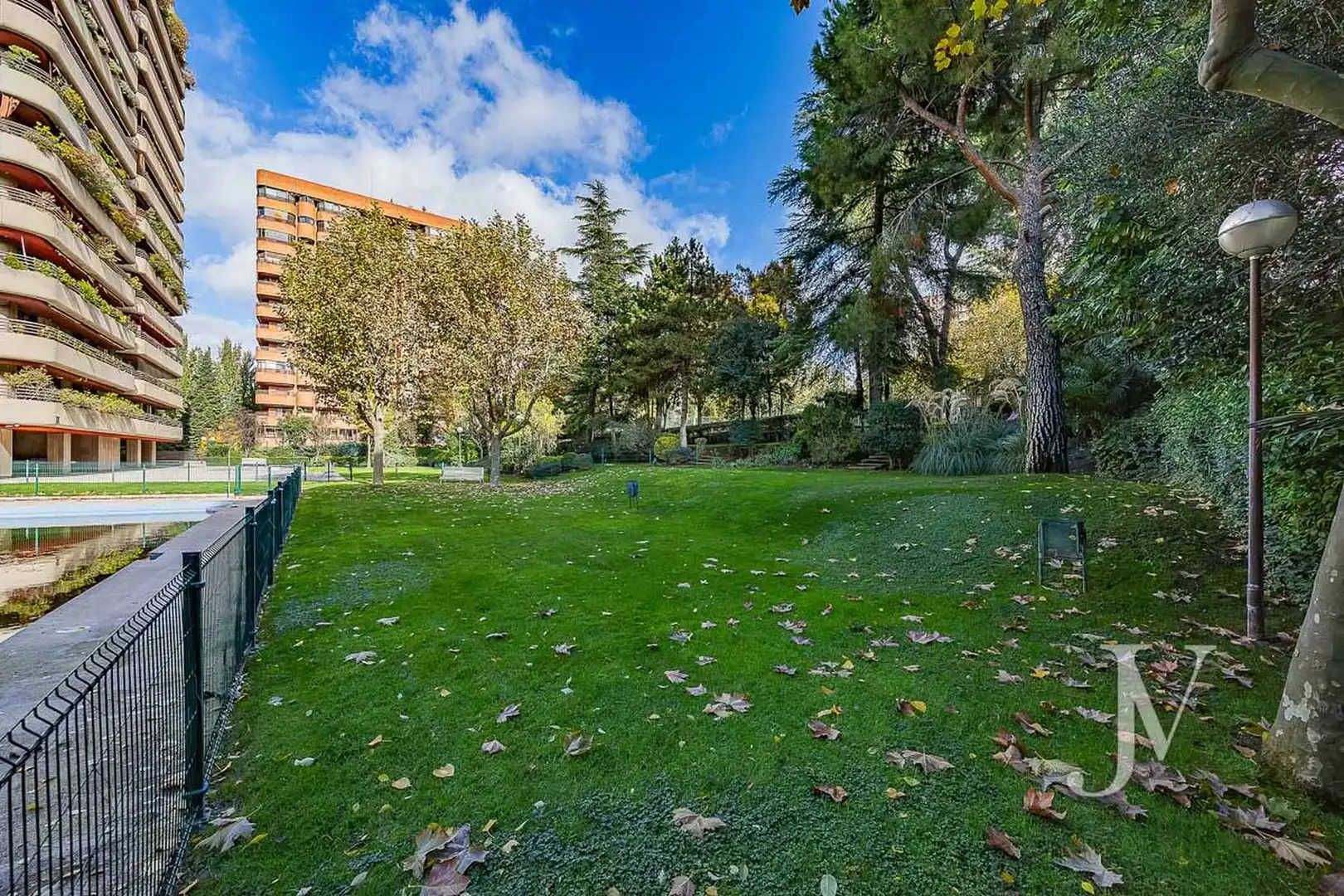 Jardín de Piso en venta en Madrid con Calefacción, Terraza y Piscina comunitaria