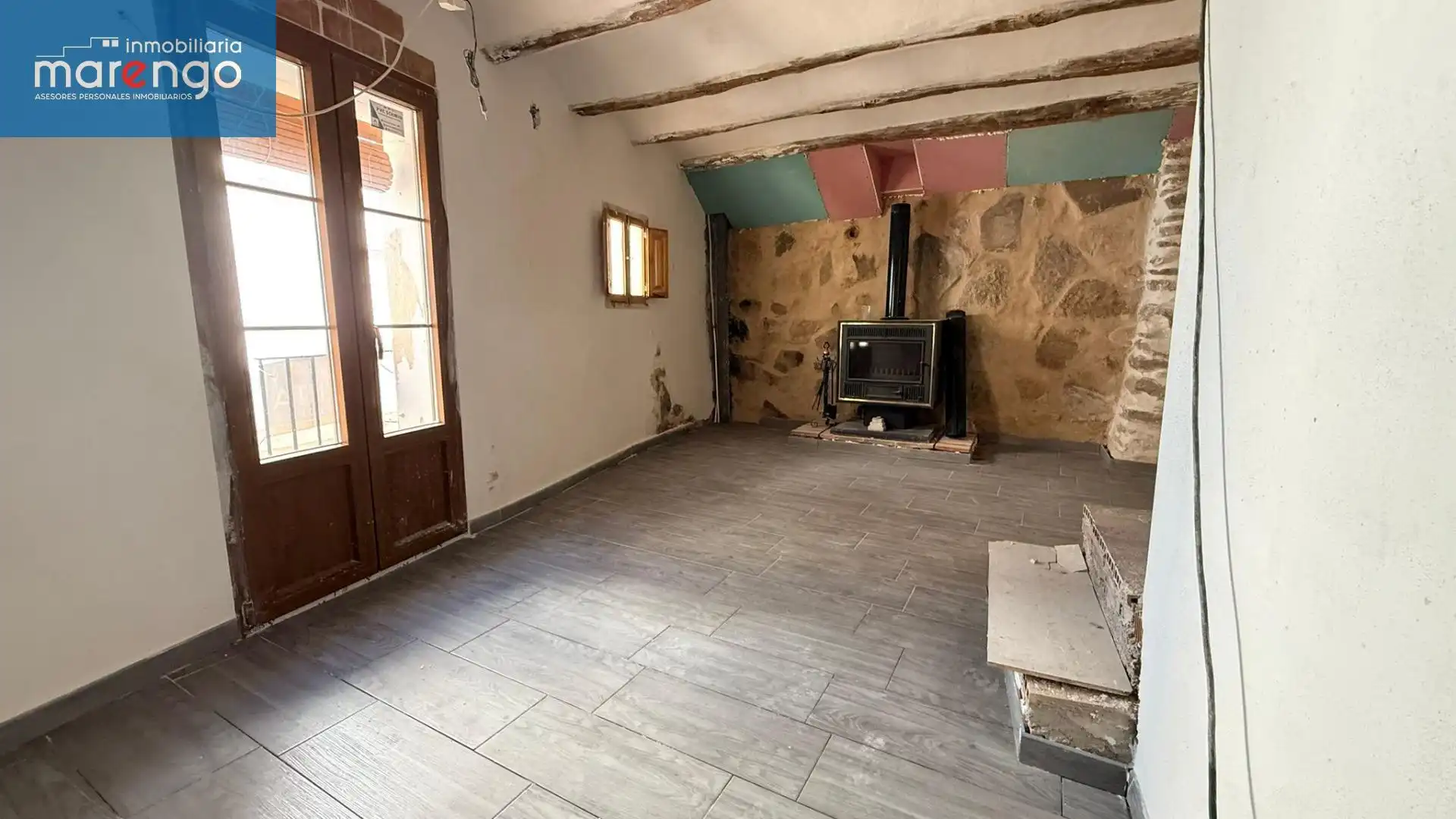 Sala d'estar de Casa o xalet en venda en Fuente la Reina amb Traster