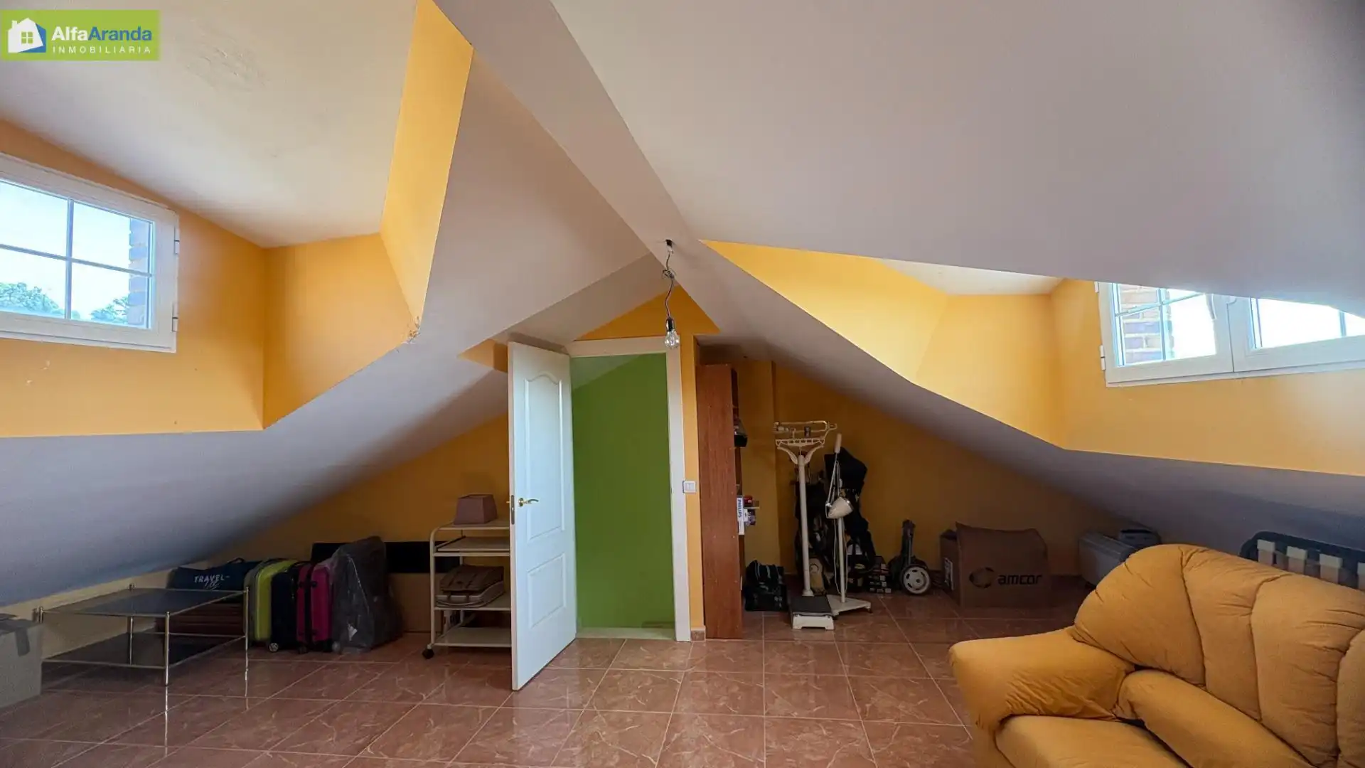 Casa adosada en venta en Aranda de Duero con Calefacción y Terraza