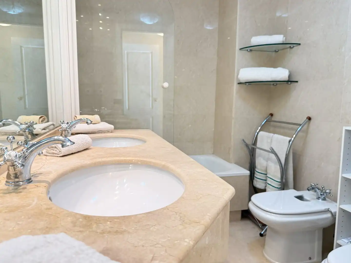 Bathroom of Flat for sale in Marbella  with Air Conditioner and Terrace