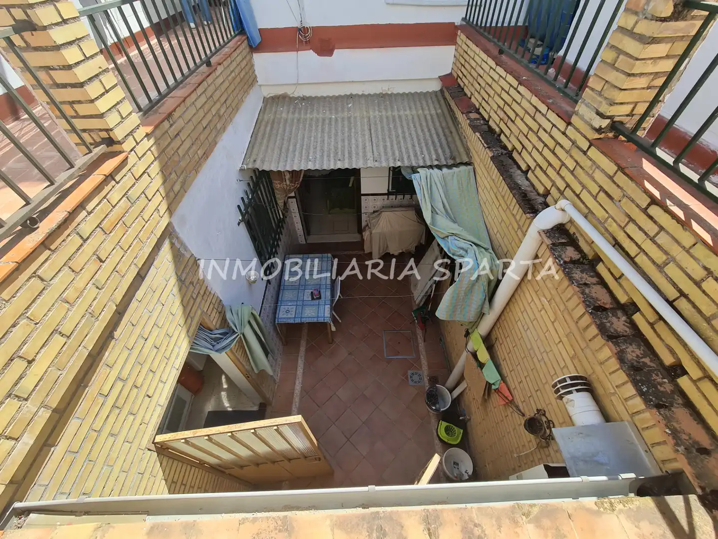 Vista exterior de Casa adosada en venta en Santiponce con Terraza, Trastero y Balcón