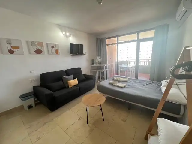 Dormitori de Estudi en venda en Fuengirola amb Aire condicionat, Terrassa i Moblat