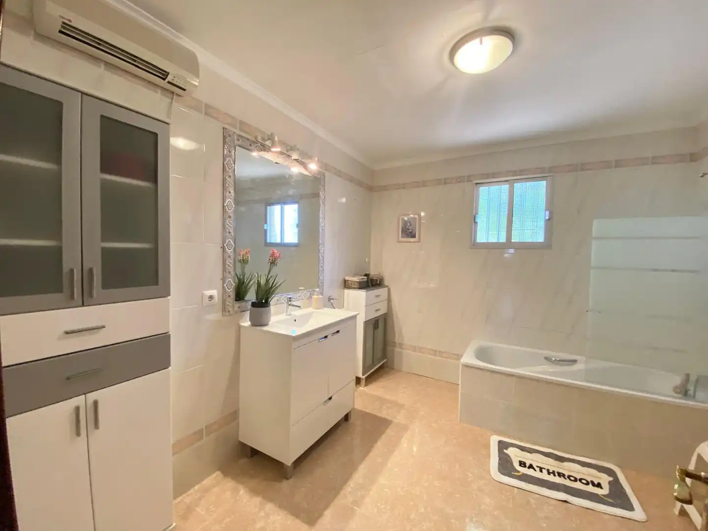 Detached house with pool for sale in La Carlota, imagen 6