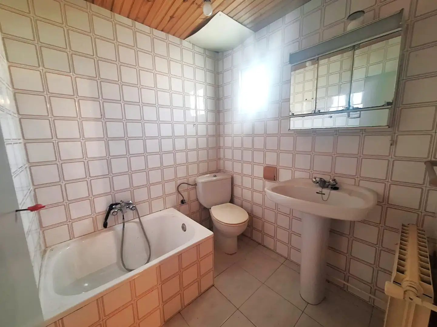 Baño de Casa adosada de alquiler en Cea con Calefacción, Jardín privado y Amueblado