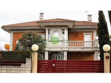 Villa in vendita a Calle Río Camba