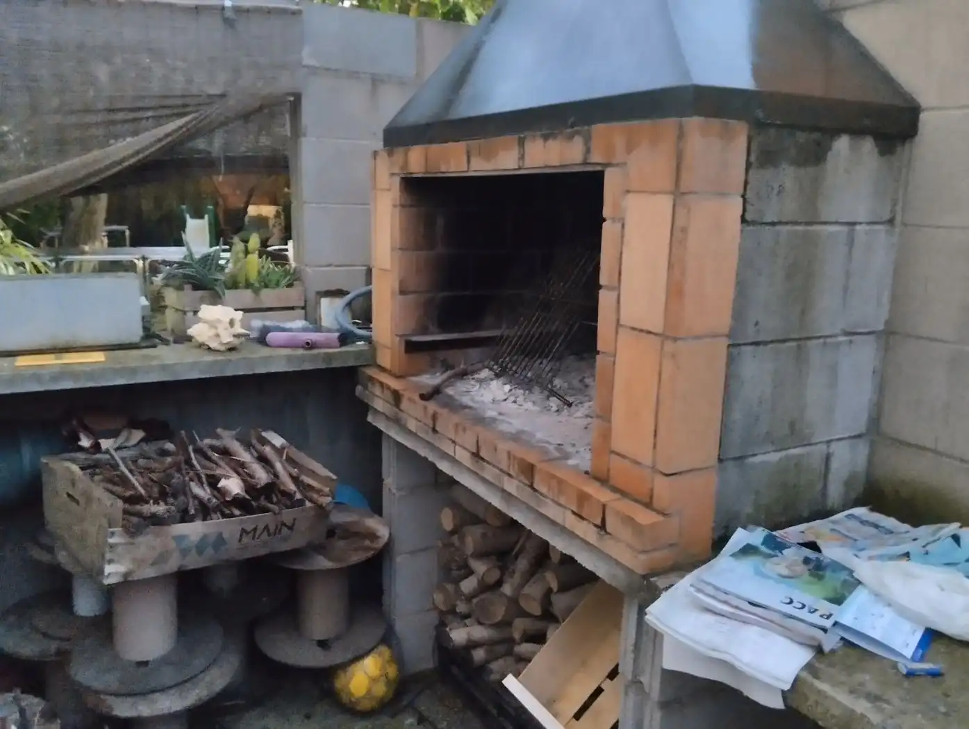 Jardí de Local en venda en Girona amb Aire condicionat, Calefacció i Moblat