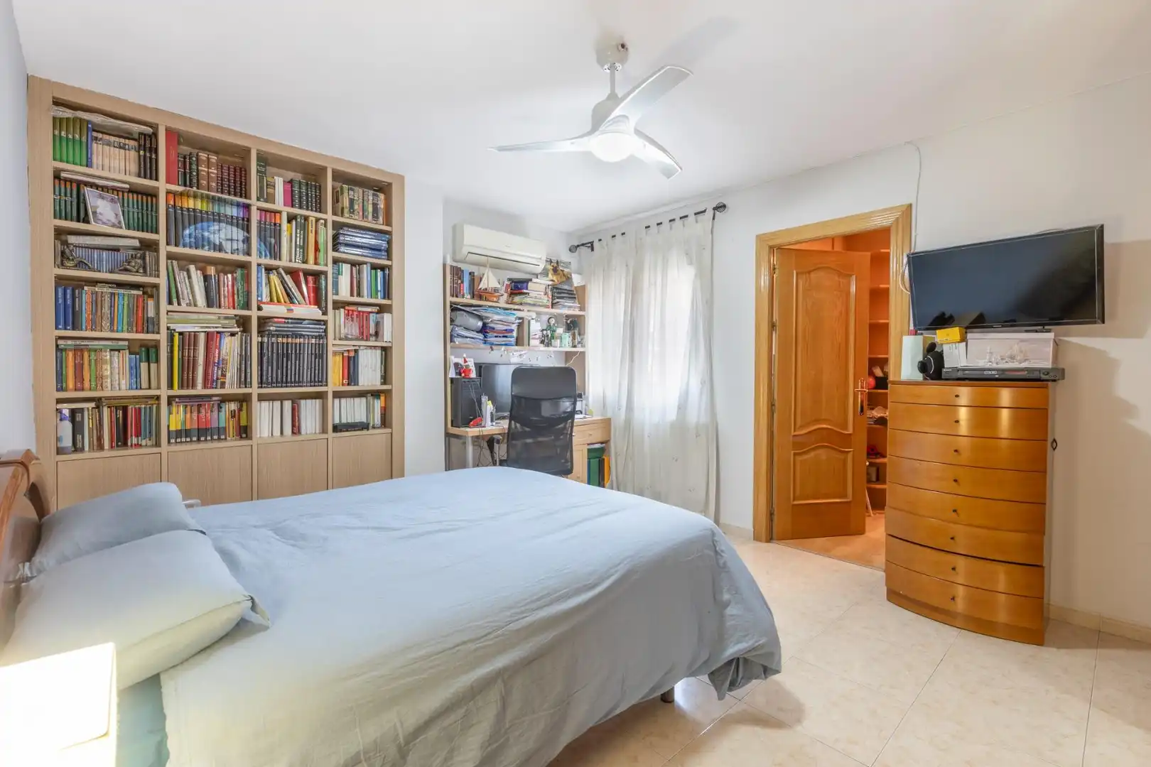 Bedroom of Flat for sale in Granada  with Parquet flooring and Storage room