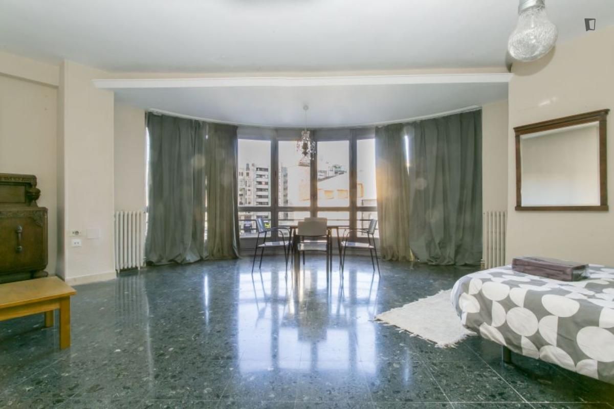 Bedroom of Apartments for share in  Valencia Capital  with Air Conditioner, Furnished and Oven