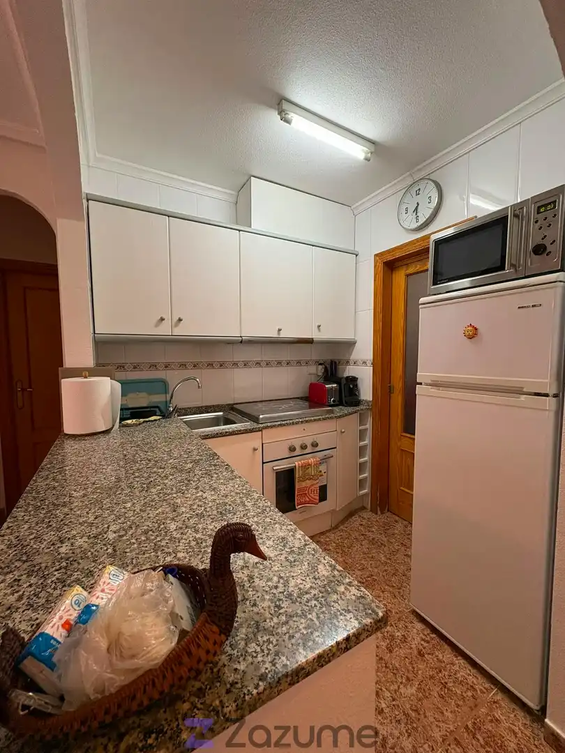 Cocina de Piso de alquiler en Torrevieja con Aire acondicionado, Calefacción y Piscina