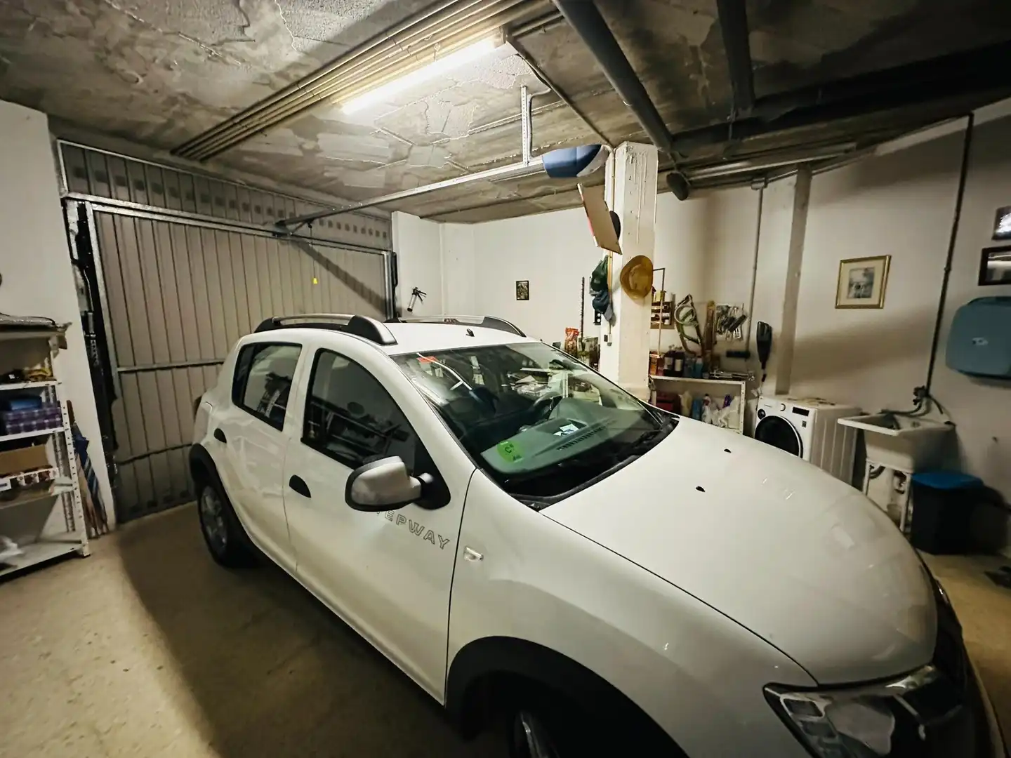 Aparcament de Casa adosada en venda en Mijas amb Aire condicionat, Calefacció i Jardí privat