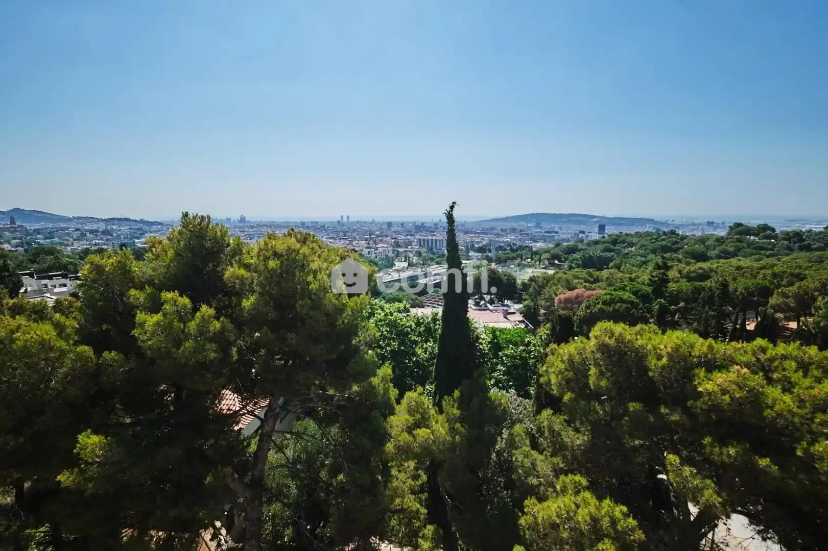 Einfamilien-Reihenhaus zum Verkauf in Barcelona mit Klimaanlage, Heizung und Terrasse