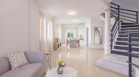 Foto 5 de Casa adosada en venta en Avenida Alisos (los) (artola Alt), Cabopino - Artola, Marbella