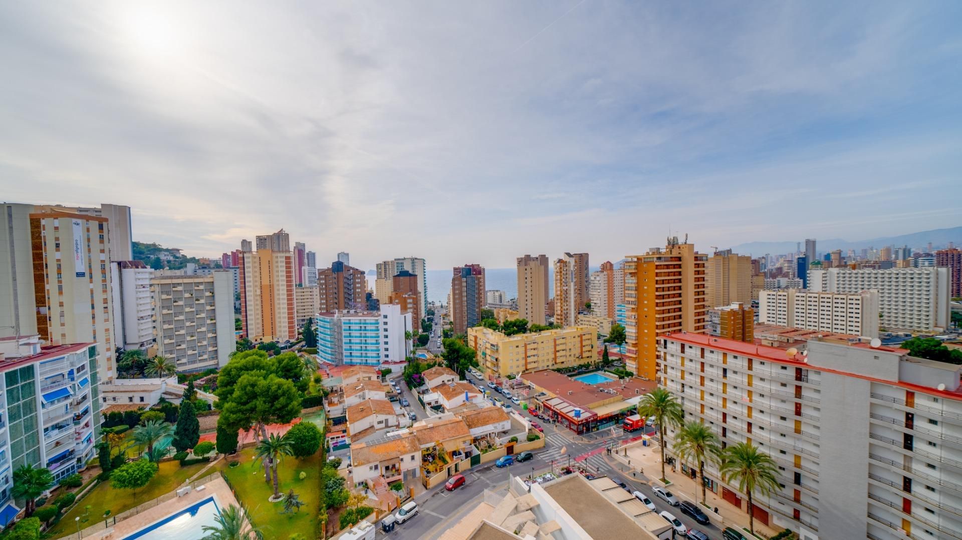 Vista exterior de Apartamento de alquiler en Benidorm con Aire acondicionado, Jardín privado y Terraza