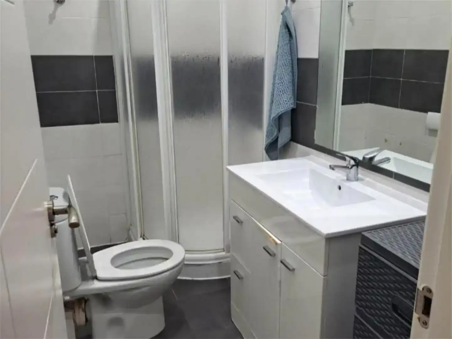 Bathroom of Flat for rent in Aranjuez  with Air Conditioner, Parquet flooring and Furnished