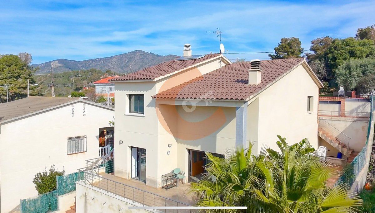 Vista exterior de Casa o xalet en venda en La Bisbal del Penedès amb Aire condicionat, Calefacció i Terrassa