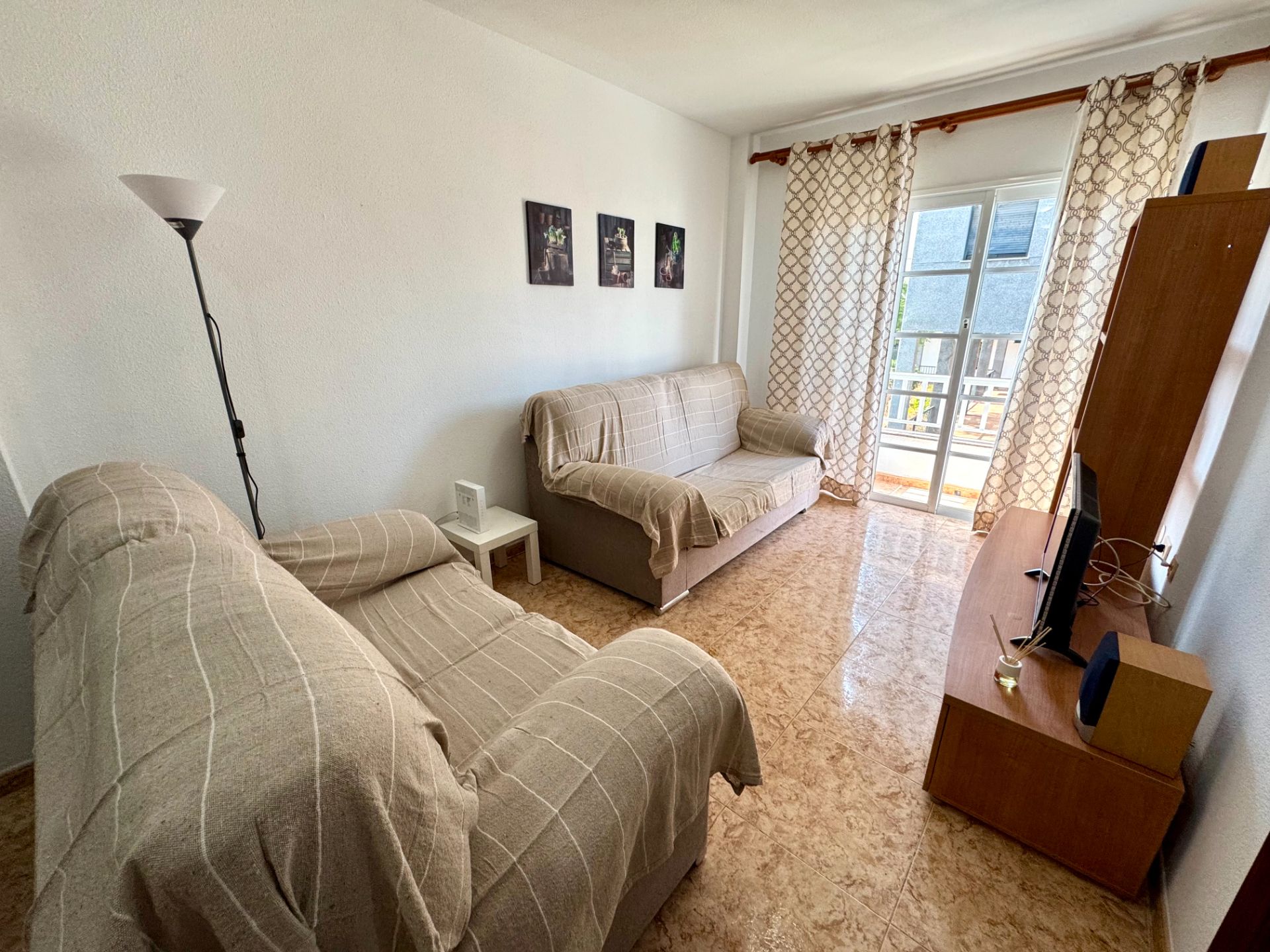Sala d'estar de Pis de lloguer en San Cristóbal de la Laguna amb Traster, Moblat i Rentadora