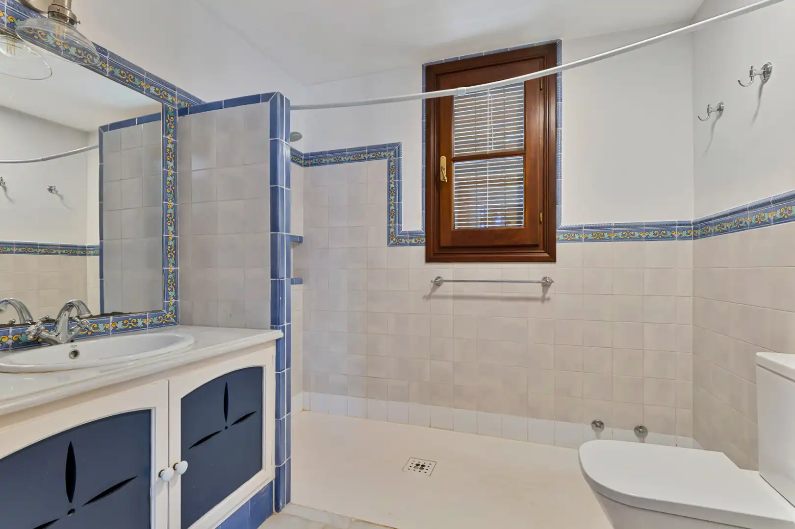 Badezimmer von Haus oder Chalet zur Miete in Marbella mit Klimaanlage, Privatgarten und Terrasse