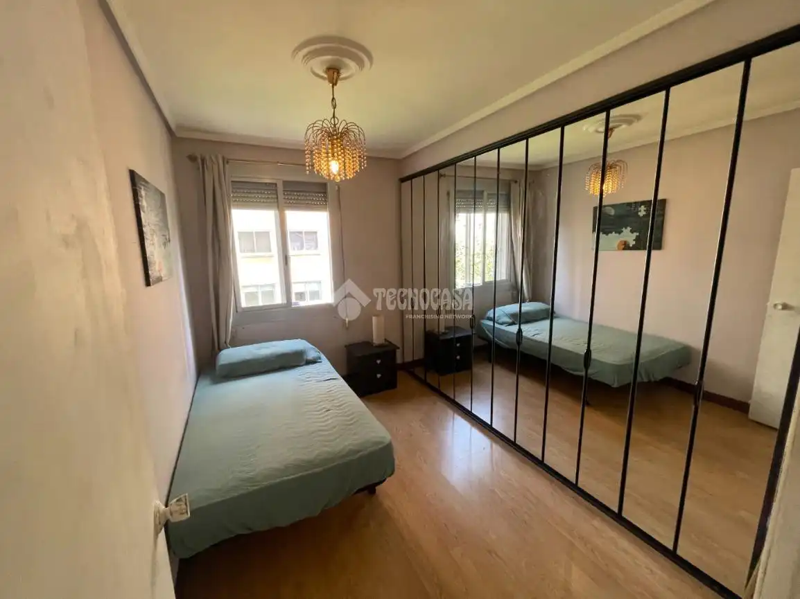 Habitación de Piso en venta en Zaragoza con Calefacción y Amueblado