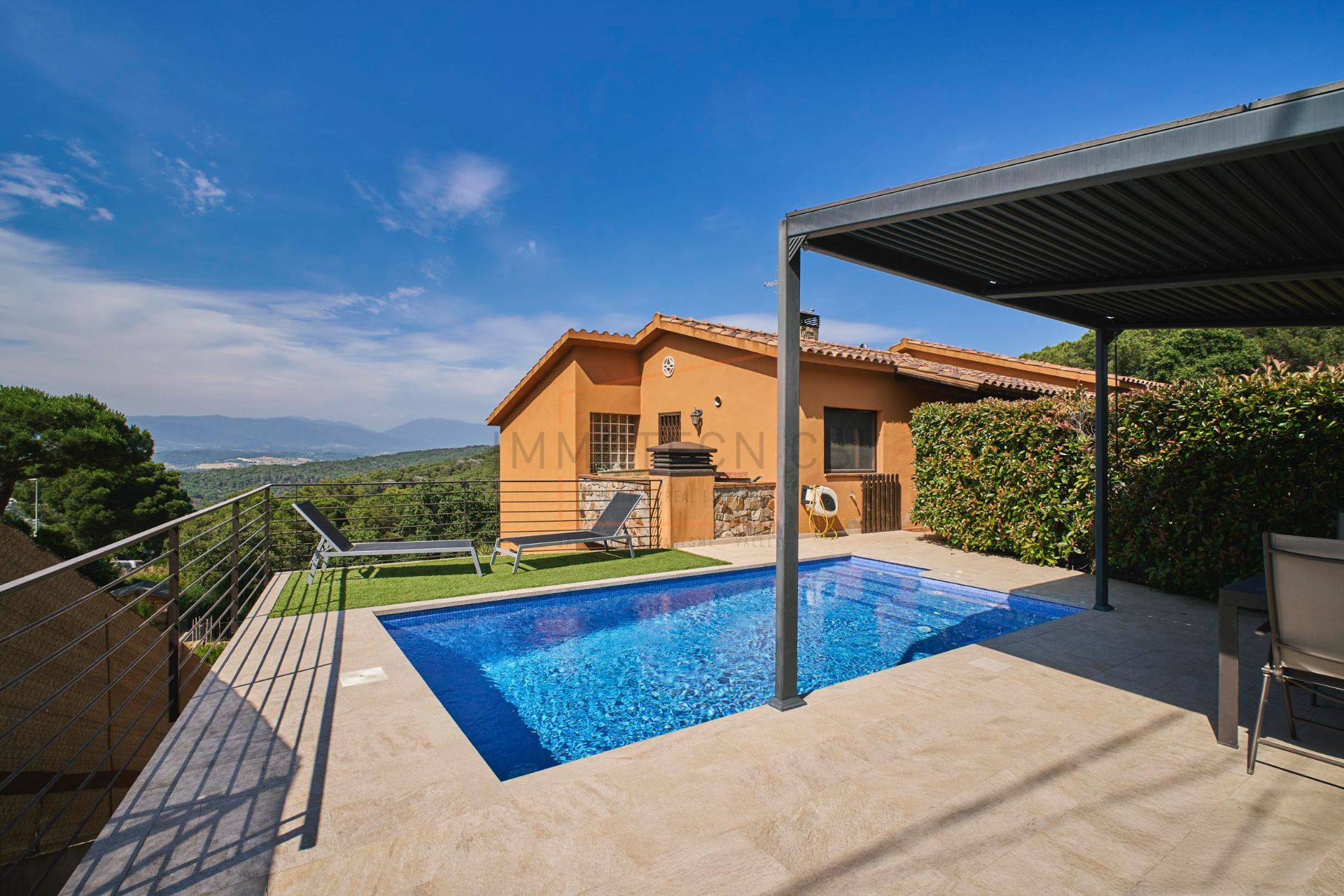 Vista exterior de Casa o xalet en venda en Vilanova del Vallès amb Calefacció, Jardí privat i Terrassa