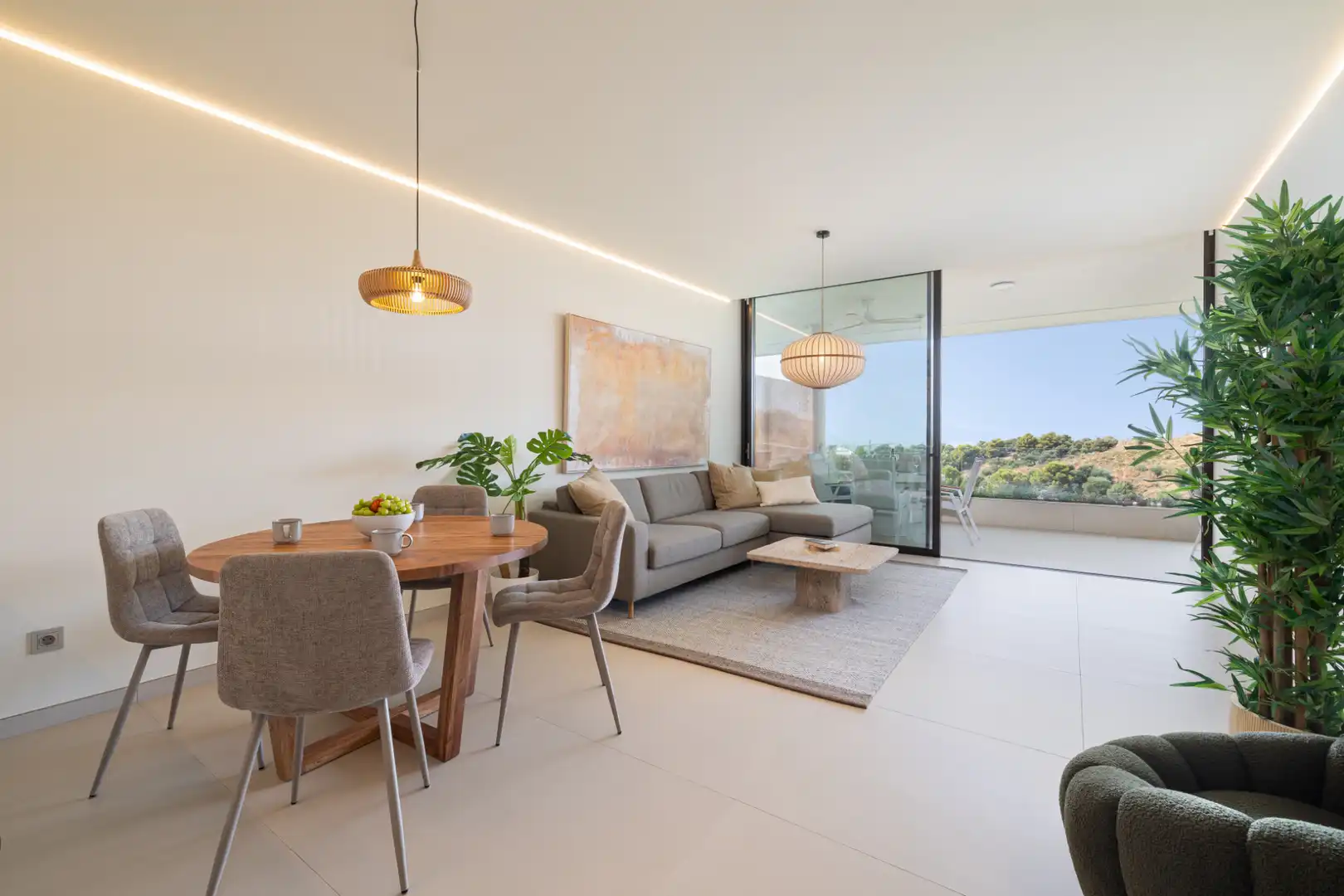 Wohnzimmer von Wohnungen zur Miete in Fuengirola mit Klimaanlage, Terrasse und Möbliert