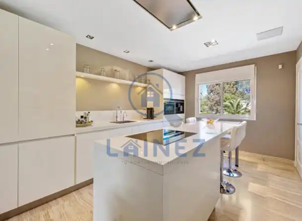 Apartamento con terraza en venta en Milla de Oro, imagen 4