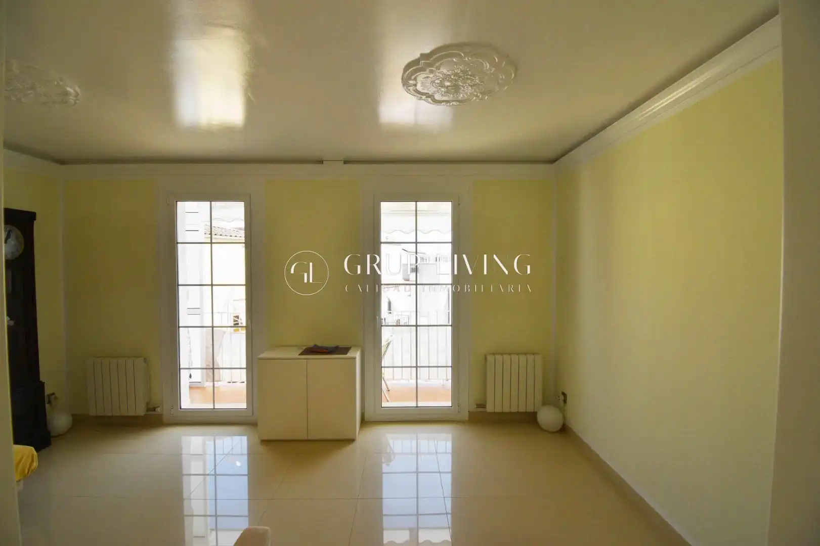 Sala de estar de Piso en venta en Sitges con Aire acondicionado, Calefacción y Terraza