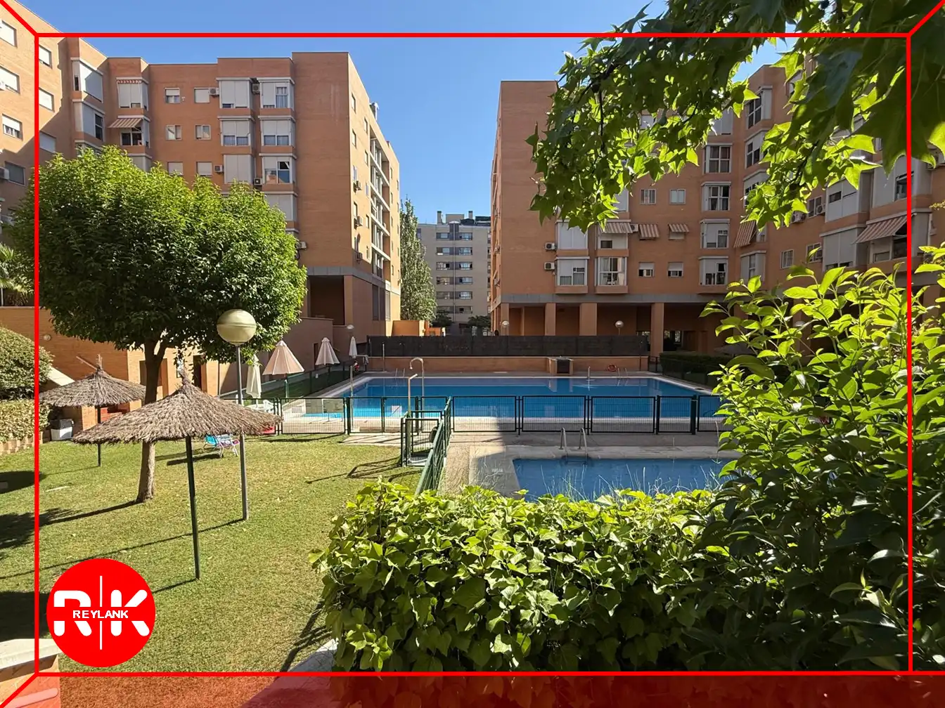Piscina de Piso de alquiler en Madrid con Aire acondicionado, Calefacción y Trastero