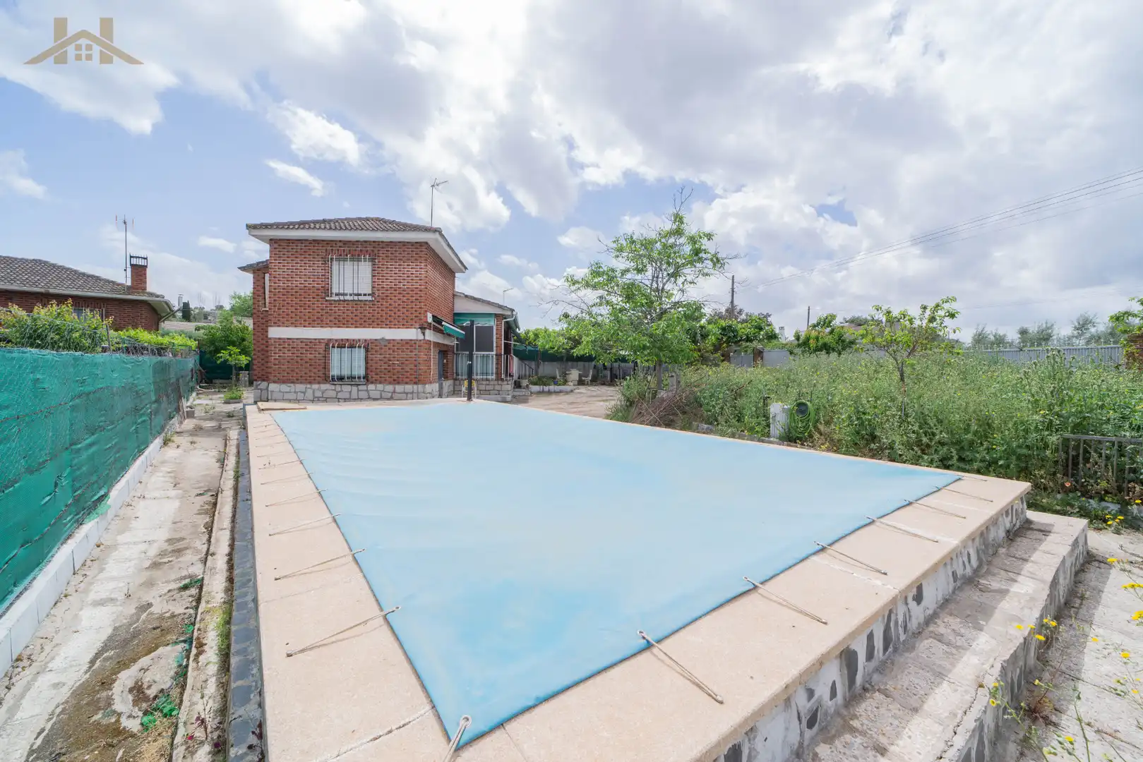 Schwimmbecken von Einfamilien-Reihenhaus zum Verkauf in Santa Cruz del Retamar mit Heizung, Privatgarten und Terrasse