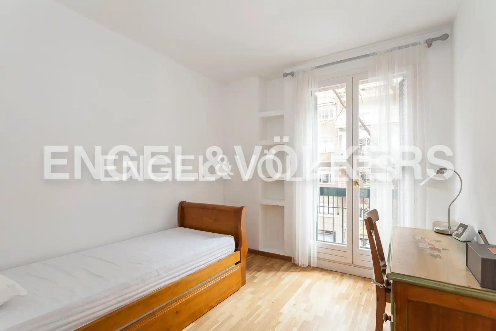 Bedroom of Flat for sale in Madrid  with Air Conditioner, Heating and Private garden