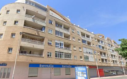 Vista exterior de Apartament en venda en Torrevieja amb Terrassa i Piscina comunitària