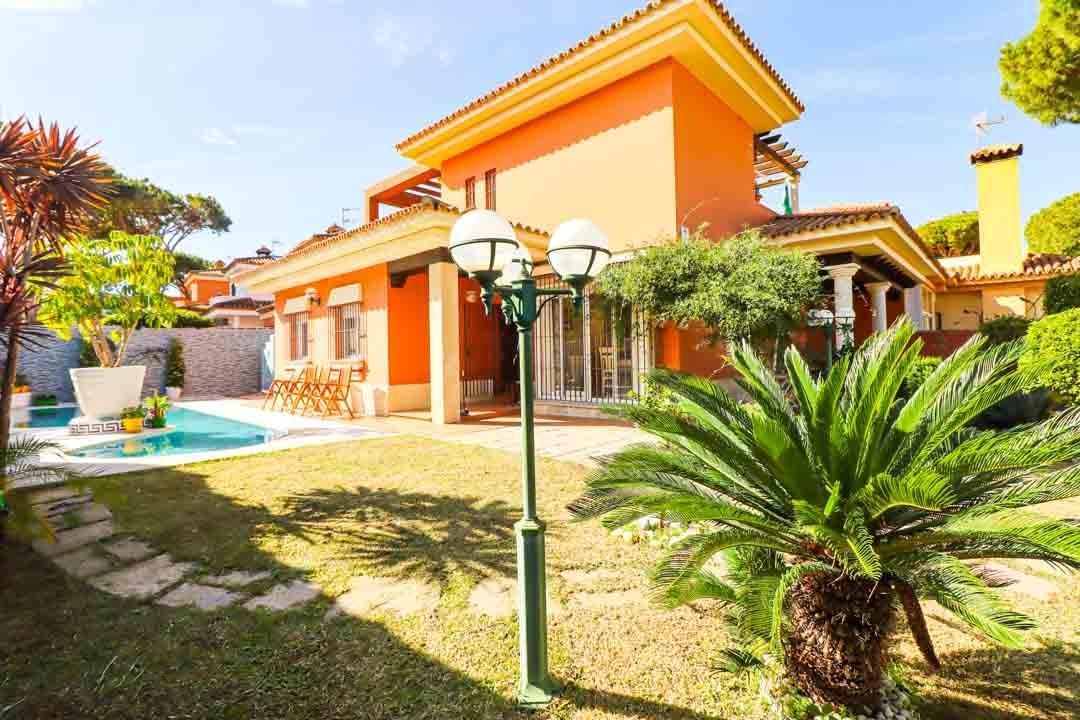 Exterior view of House or chalet for sale in Chiclana de la Frontera  with Air Conditioner, Heating and Private garden