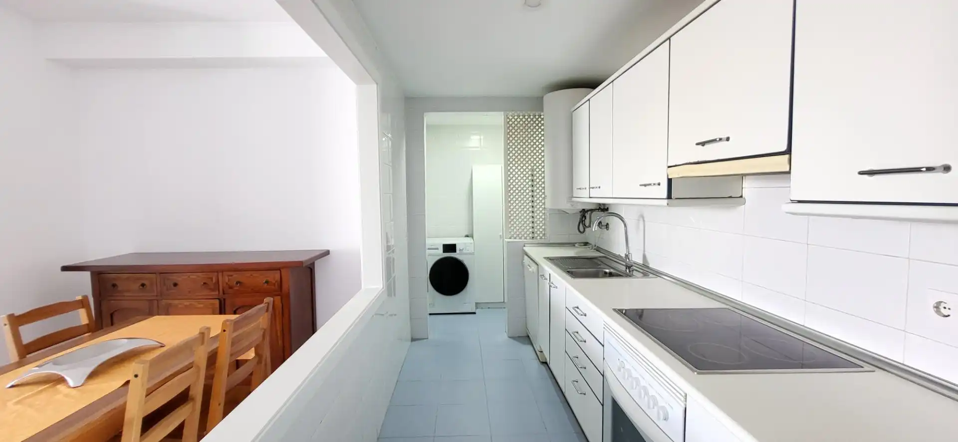 Cuina de Apartament de lloguer en Marbella amb Jardí privat, Terrassa i Moblat