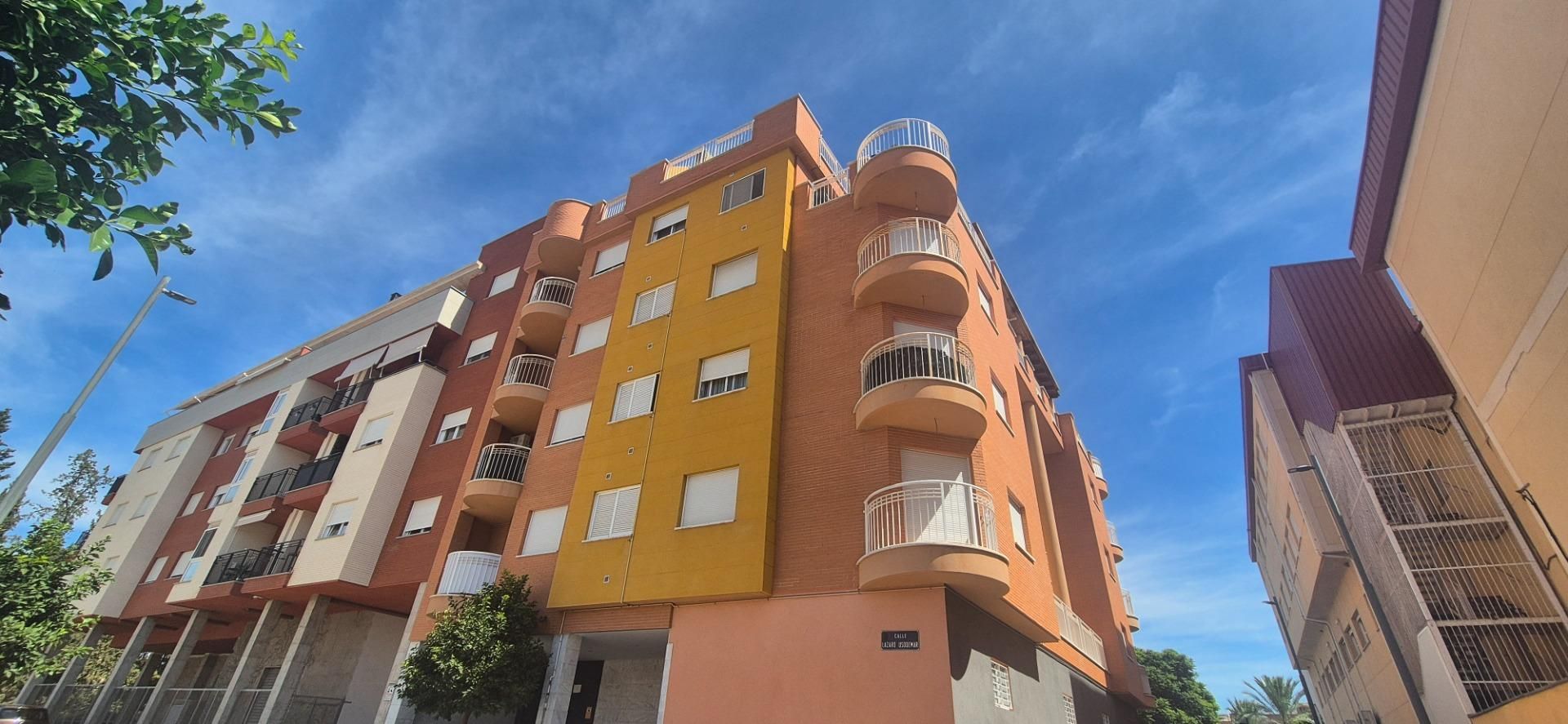 Außenansicht von Wohnung zum verkauf in Alcantarilla mit Terrasse und Balkon