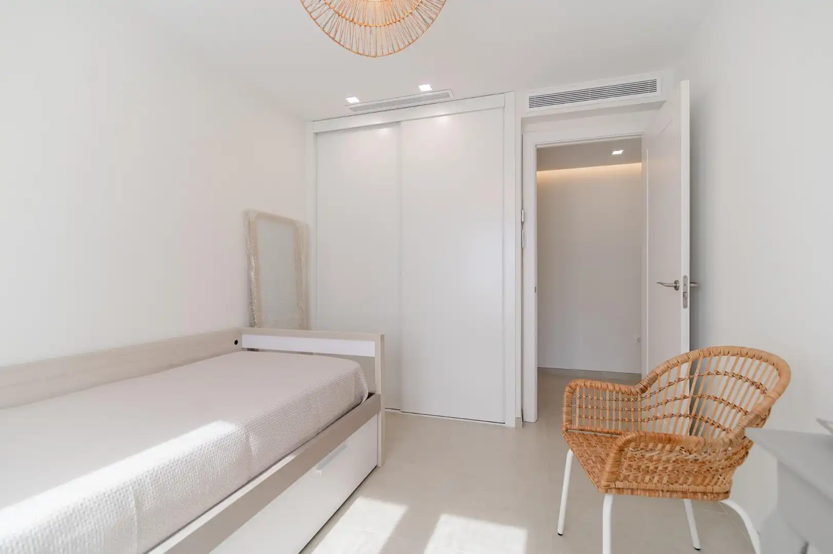 Schlafzimmer von Wohnungen zum Verkauf in Benicasim / Benicàssim mit Klimaanlage, Heizung und Privatgarten