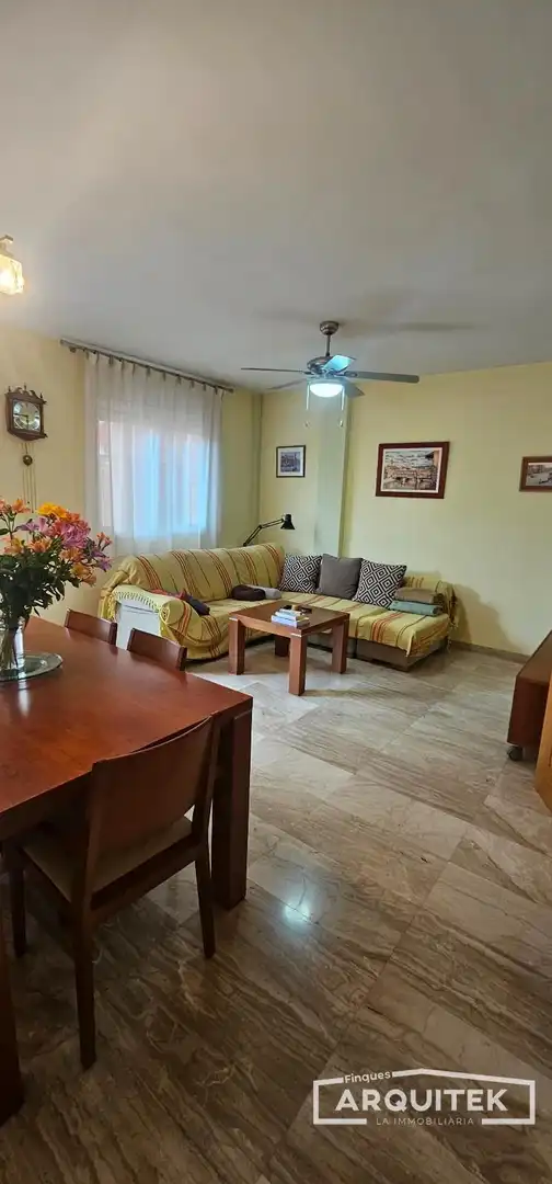 Sala de estar de Casa adosada en venta en Torrefarrera con Aire acondicionado, Calefacción y Jardín privado