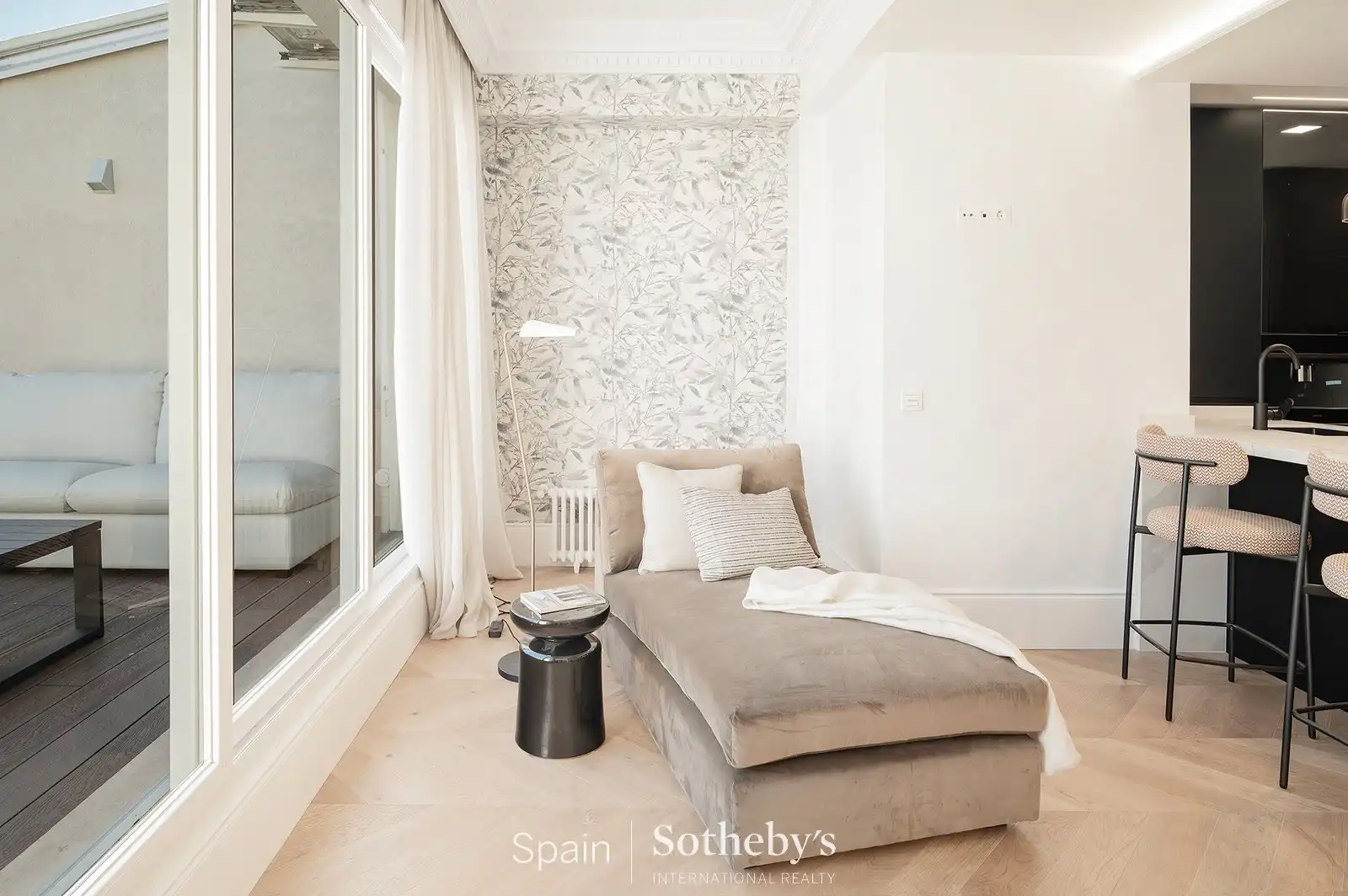 Dormitori de Apartament en venda en Madrid amb Aire condicionat, Calefacció i Terrassa