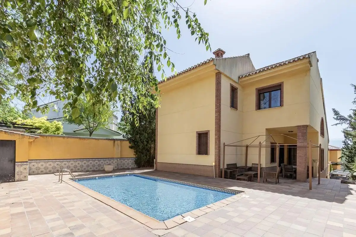 Piscina de Casa o xalet en venda en Albolote amb Calefacció, Jardí privat i Traster