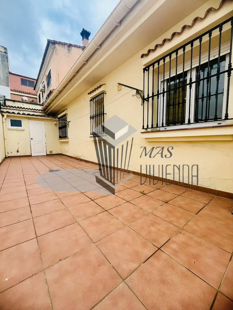 Exterior view of Houses for sale in Algeciras  with Furnished