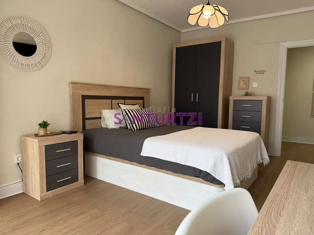Bedroom of Flat for rent in Santurtzi   with Heating and Balcony