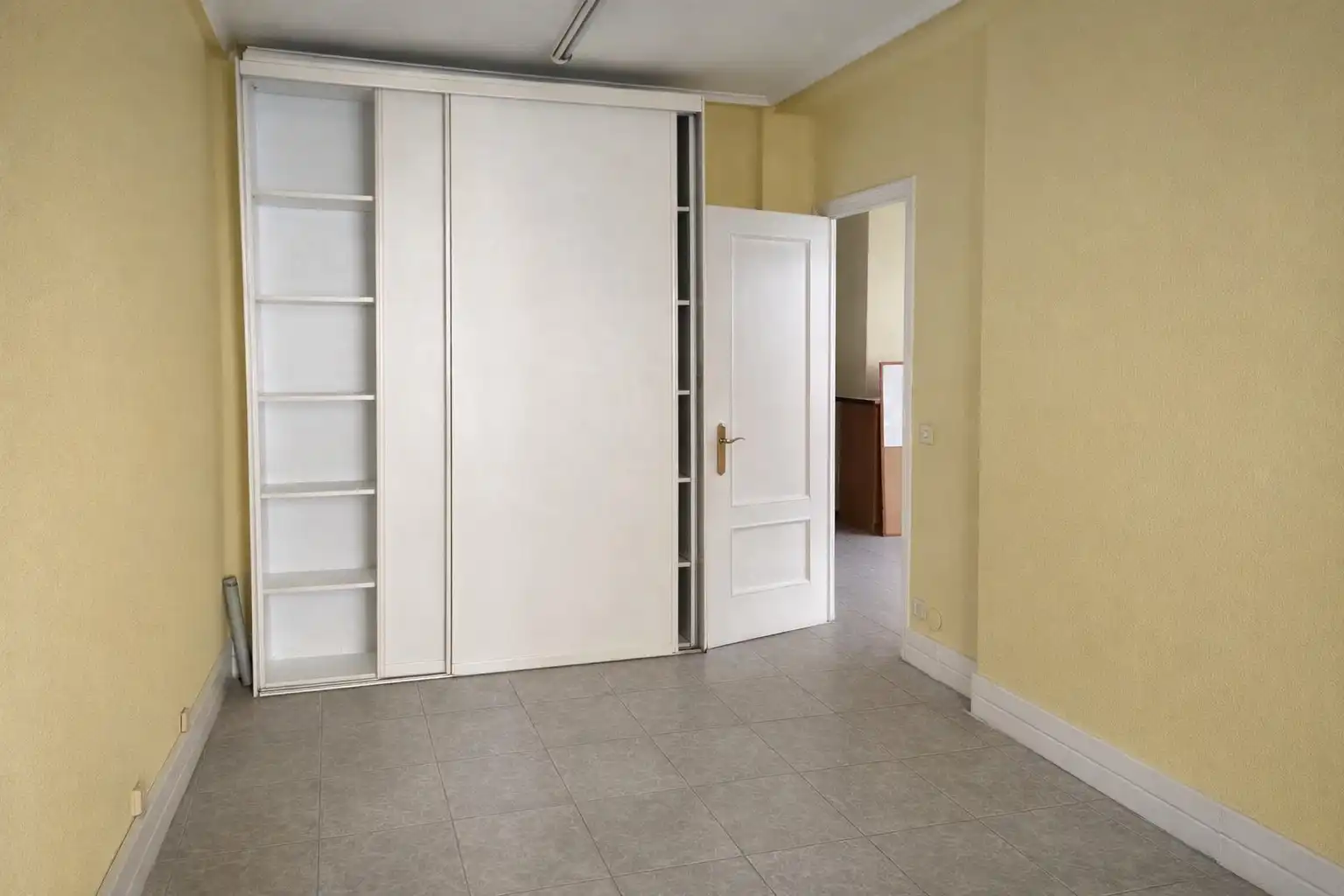 Schlafzimmer von Büro zur Miete in Santander