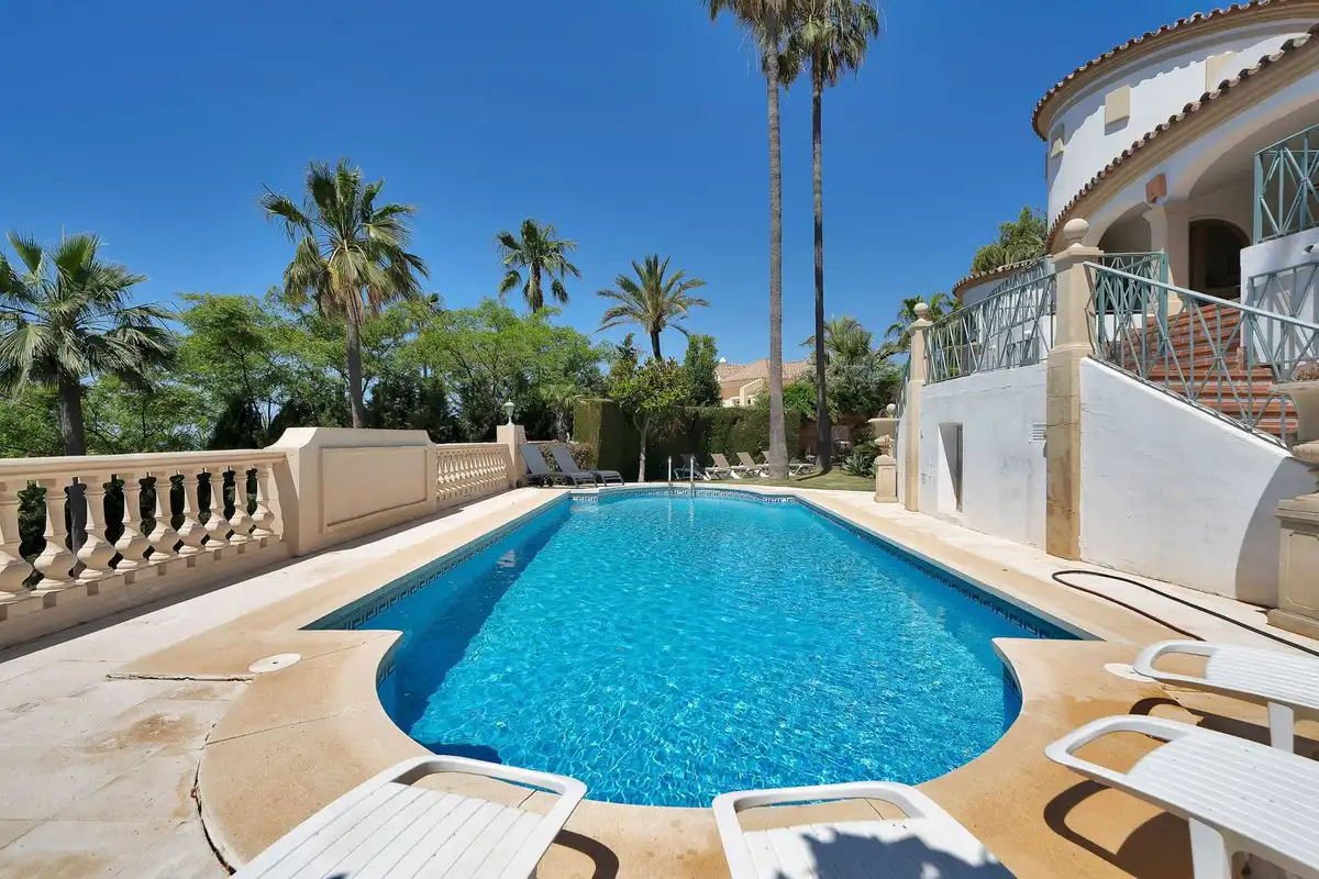 Piscina de Casa o chalet en venta en Marbella con Aire acondicionado, Calefacción y Jardín privado