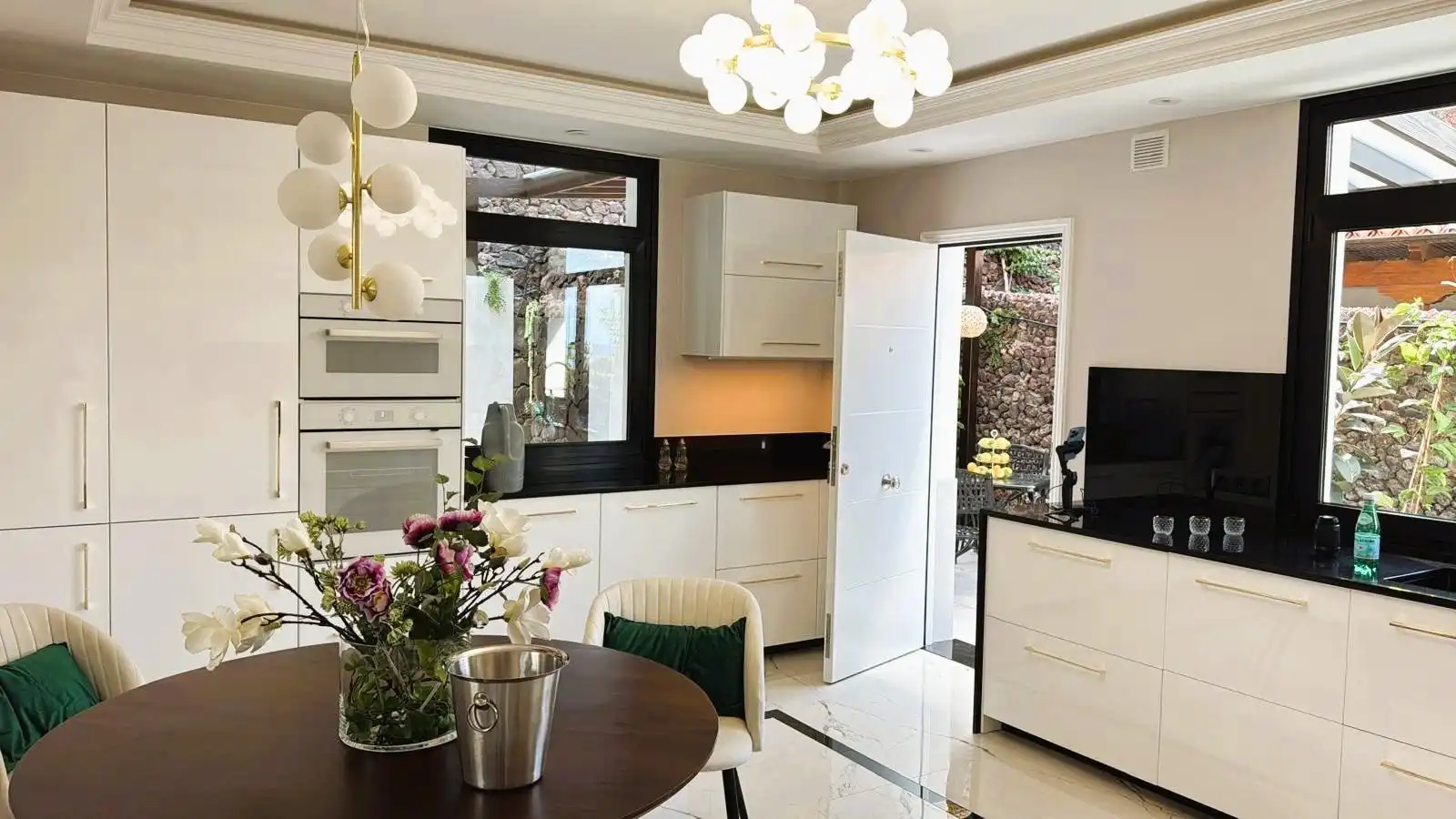 Kitchen of Houses for sale in Adeje  with Air Conditioner, Private garden and Terrace