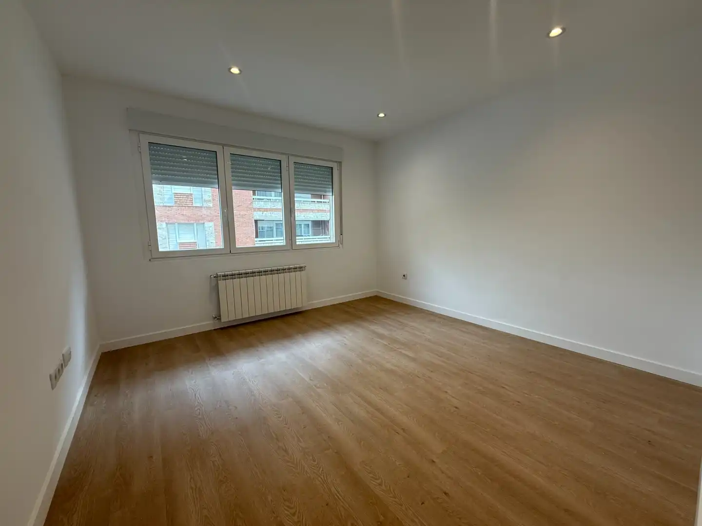 Habitación de Apartamento de alquiler en León Capital  con Calefacción, Parquet y Terraza