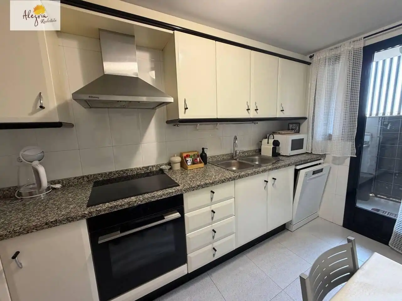 Cuina de Apartament de lloguer en Valencia amb Aire condicionat, Calefacció i Jardí privat