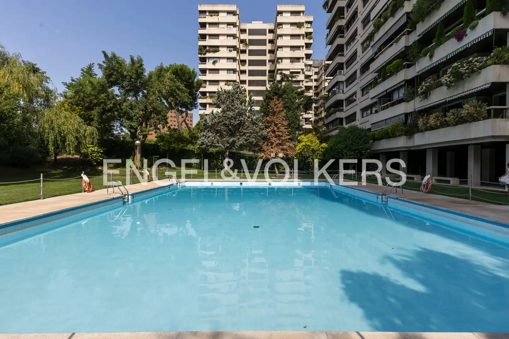 Swimming pool of Flat for sale in Madrid  with Heating, Private garden and Terrace