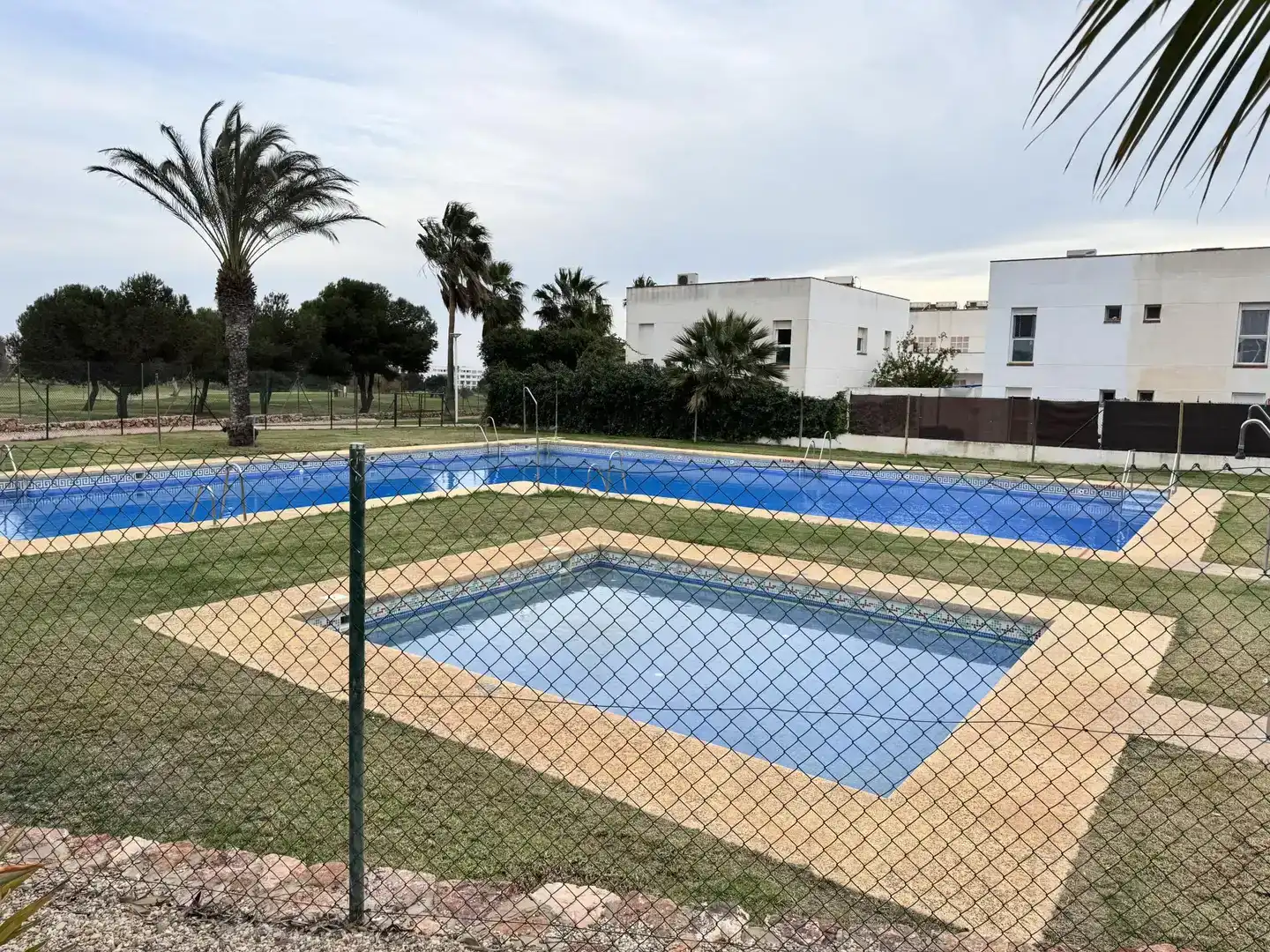 Piscina de Pis en venda en  Almería Capital amb Aire condicionat, Piscina i Balcó