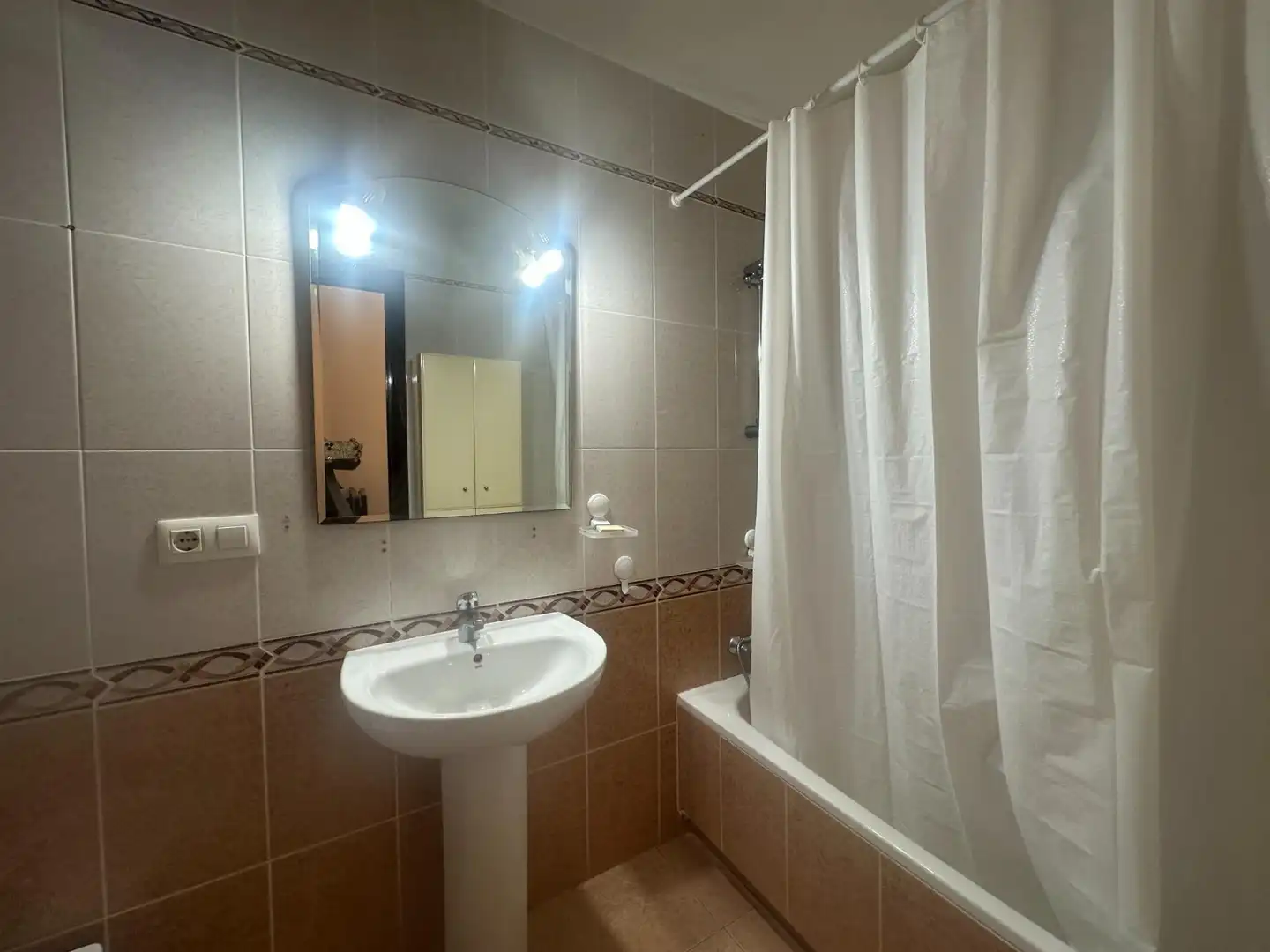 Badezimmer von Wohnung zum Verkauf in Cartagena mit Klimaanlage, Privatgarten und Möbliert
