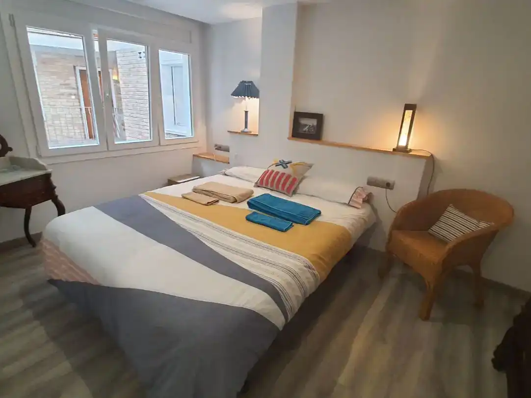 Schlafzimmer von Wohnung zur Miete in L'Ametlla de Mar  mit Parkett und Möbliert