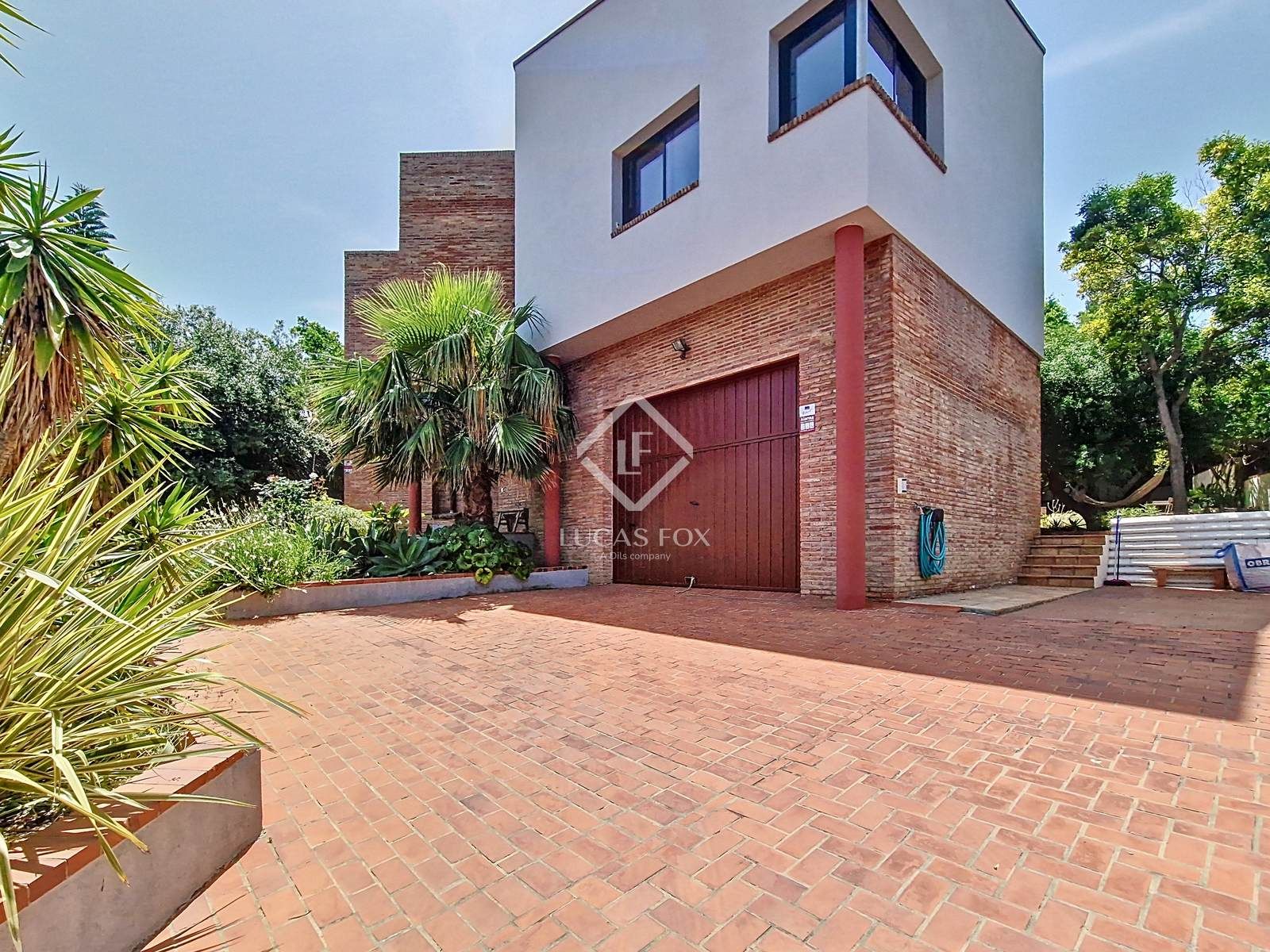 Exterior view of House or chalet for sale in Vilanova i la Geltrú  with Air Conditioner, Private garden and Terrace